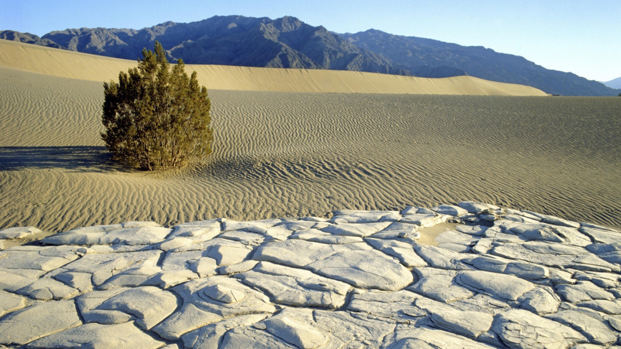 Горы в пустыне