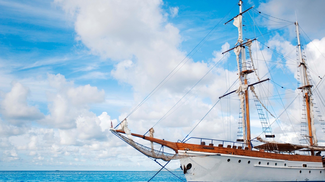 Белый парусник