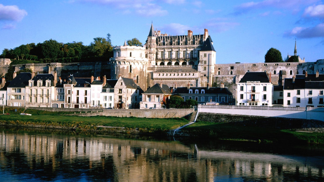 Старинный замок во франции