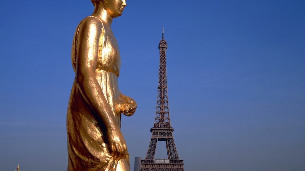 Эйфелева башня в Париже