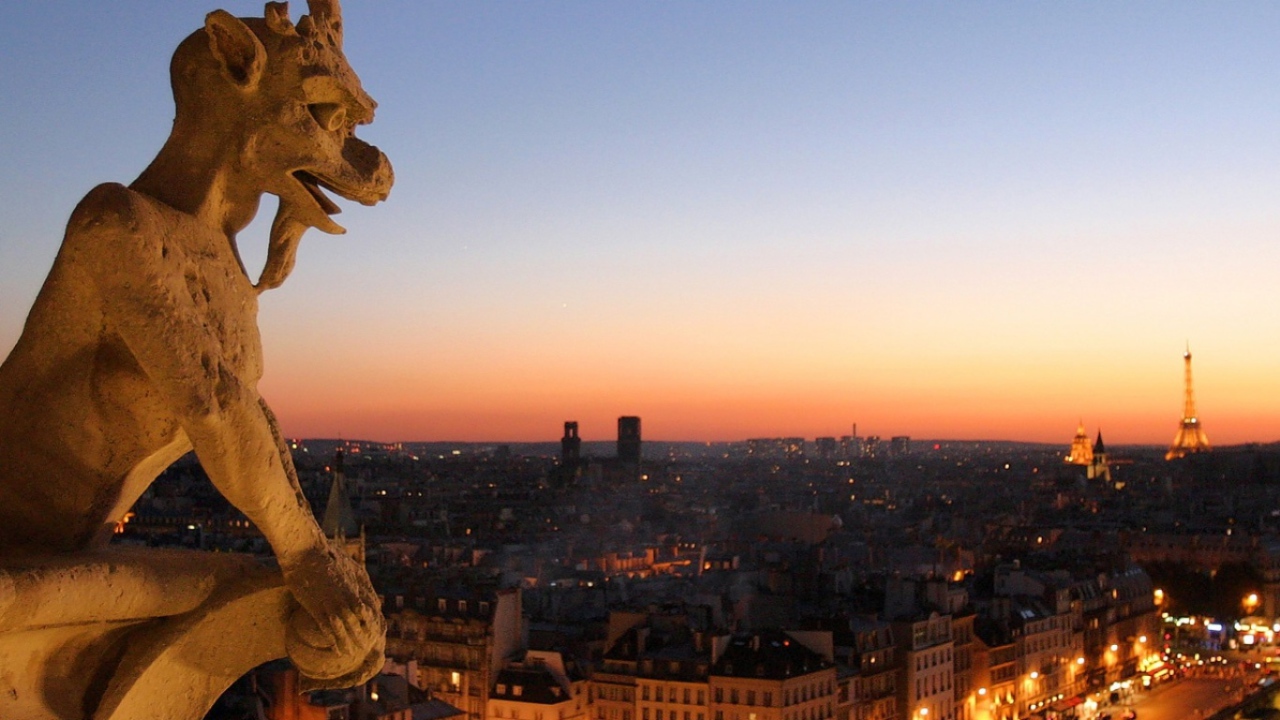 Гаргулия ночной Париж