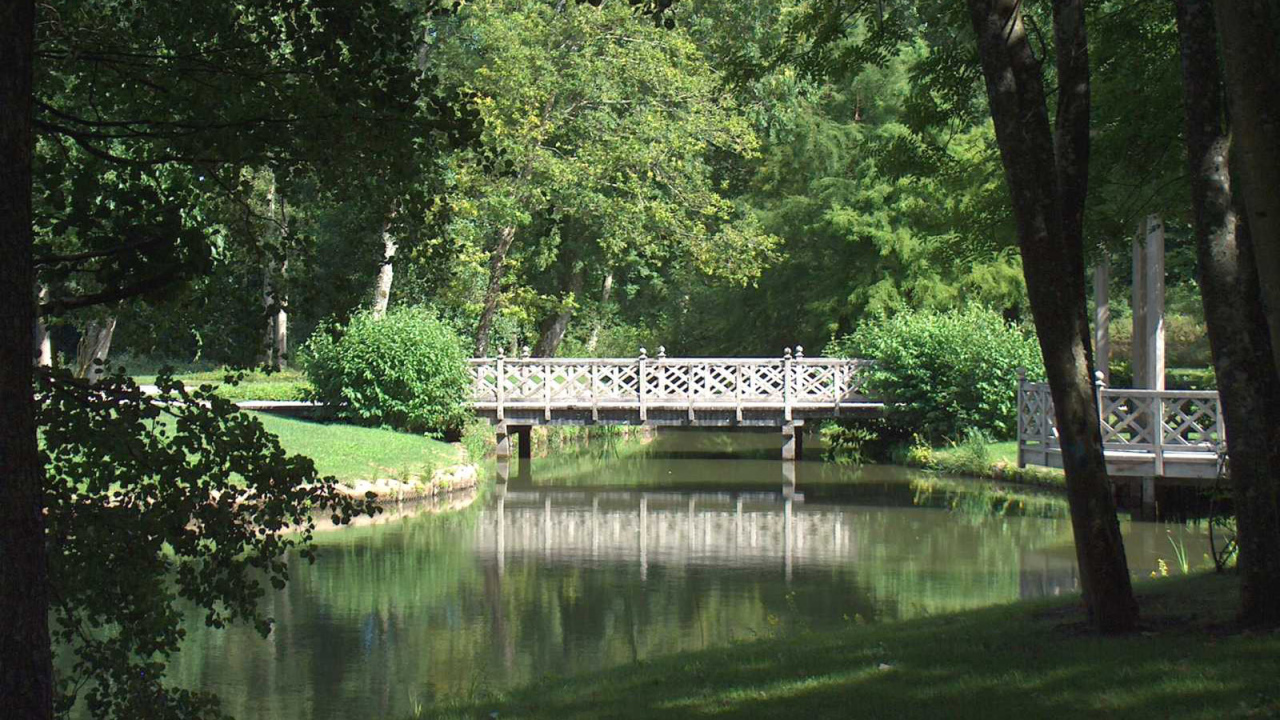 Мостик в парке