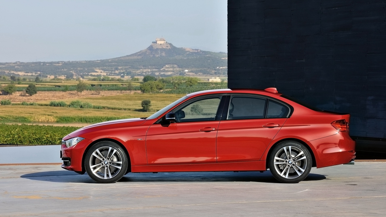 Красный BMW-3-Series-Sedan