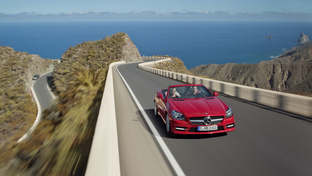red Mercedes-Benz-SLK