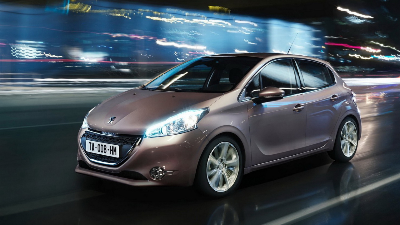 Peugeot 208 в движении