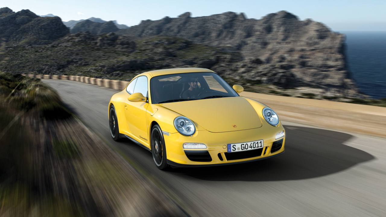 Porsche-Carrera-4-GTS-Coupe