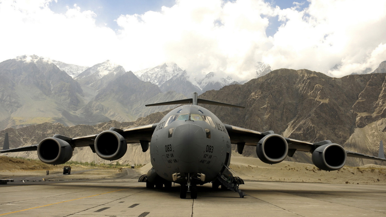 Военно-транспортный самолет