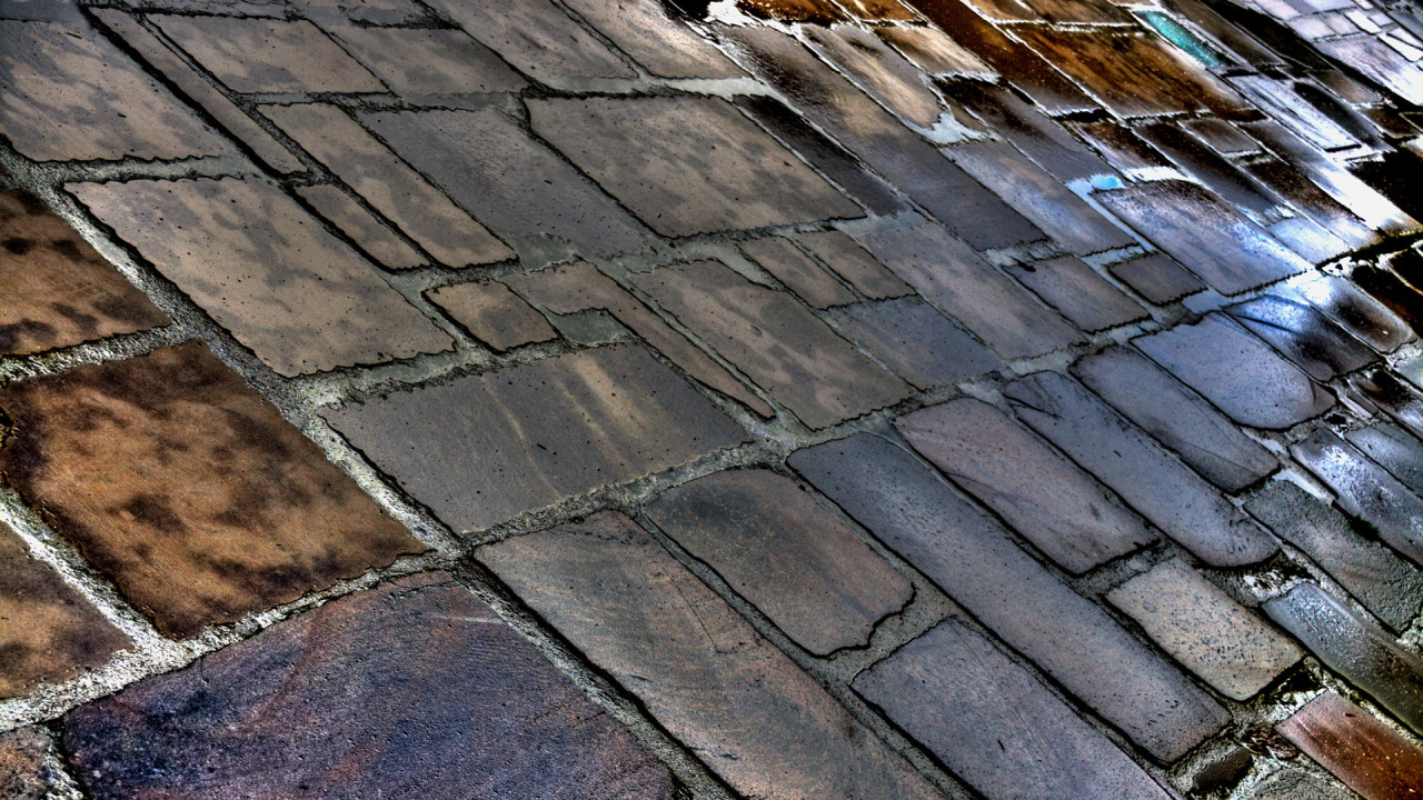 Мостовая после дождя