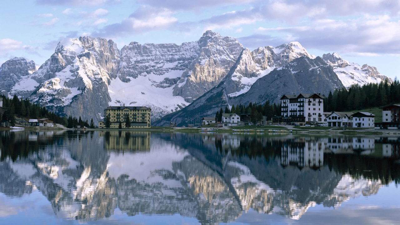 Город около гор