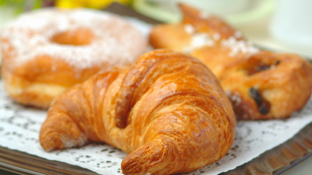 Круассан и пончик