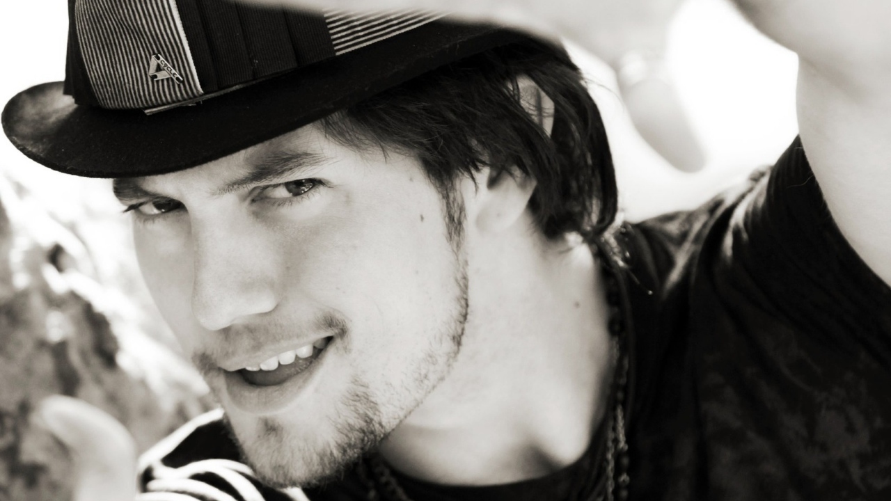 Jackson Rathbone и шляпа