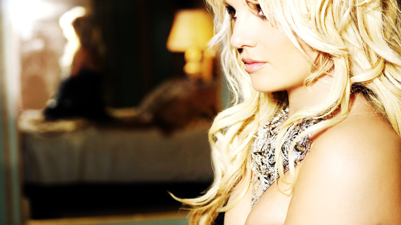 белокурая Britney Spears