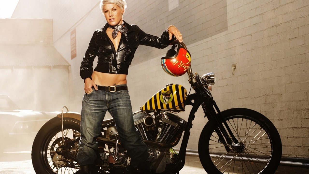 Пинк и мотоцикл