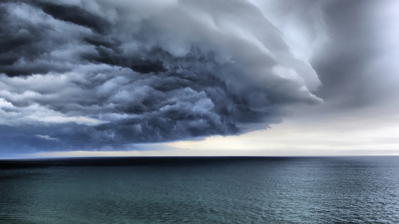 Гроза над морем