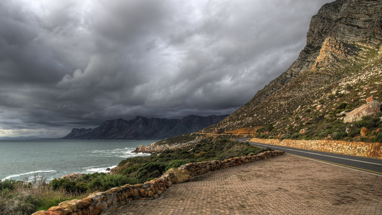 Горы и море