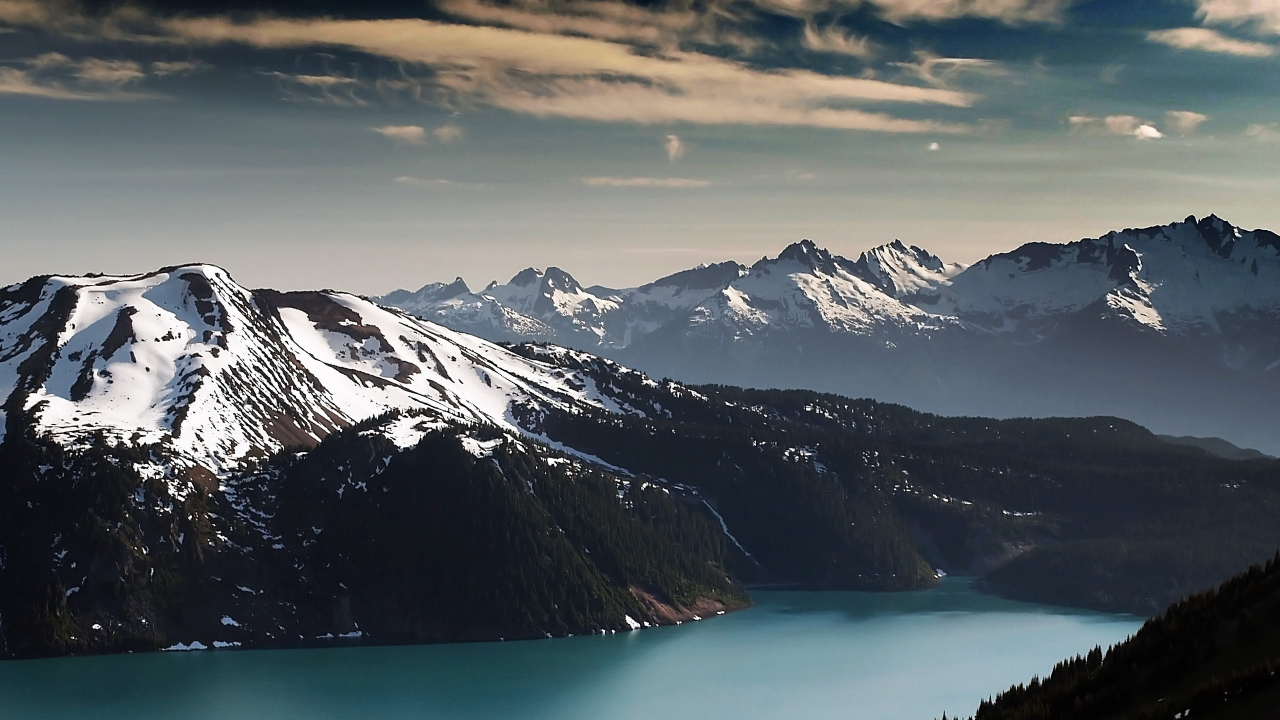 Речка и снежные вершины