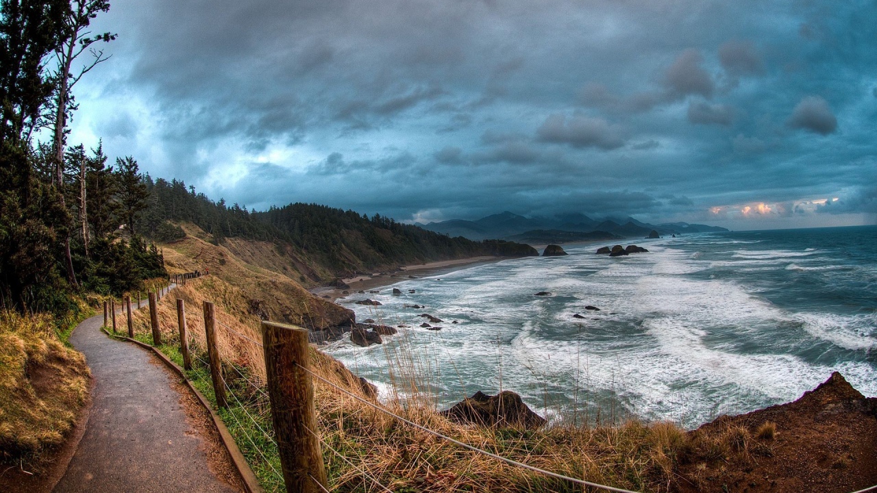 Тропинка на побережье