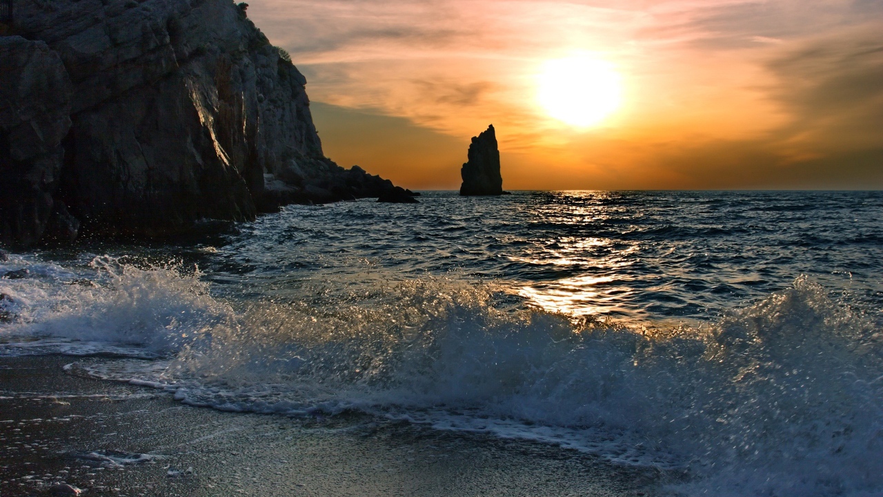 Брызги волн