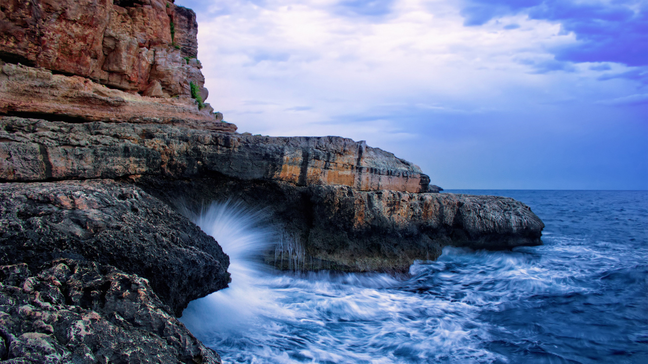 Каменный берег