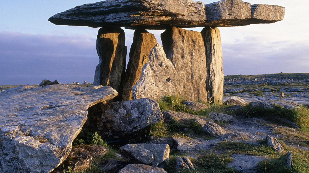 Каменный дольмен