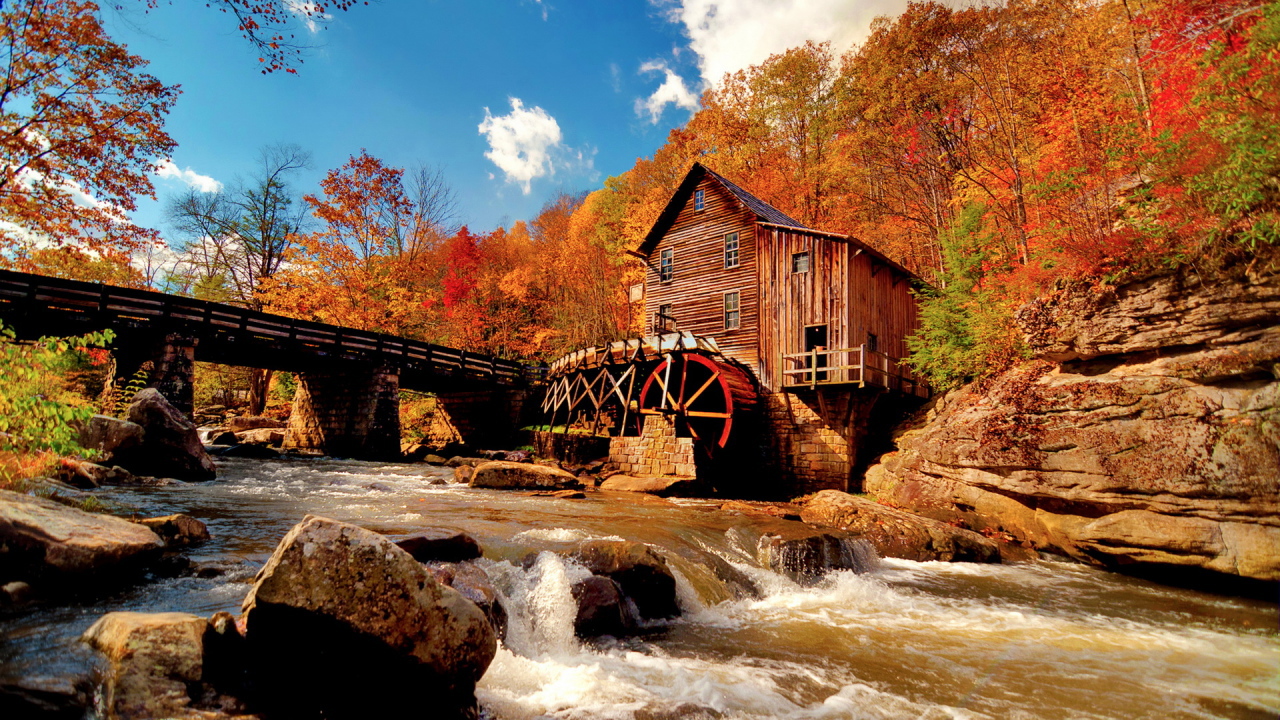 Водяная мельница на речке