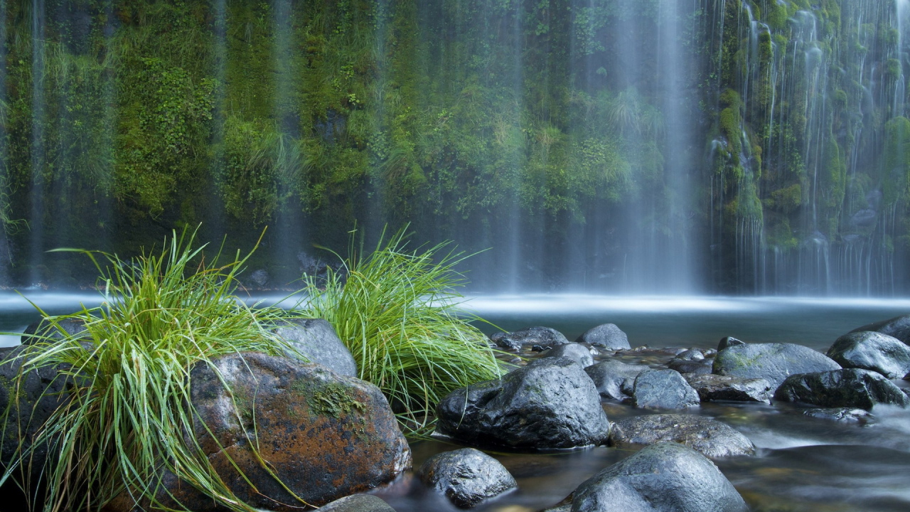 Стена водопада