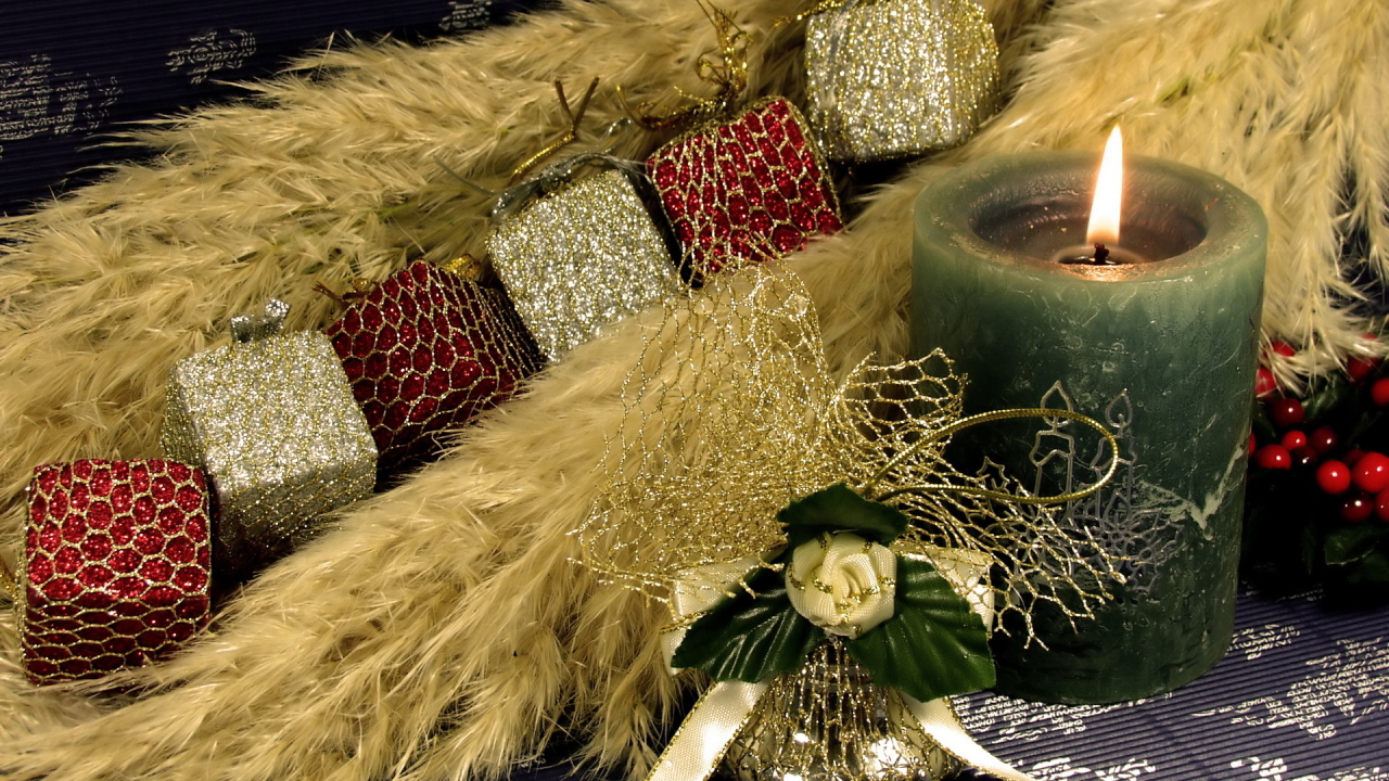 Свеча и украшения