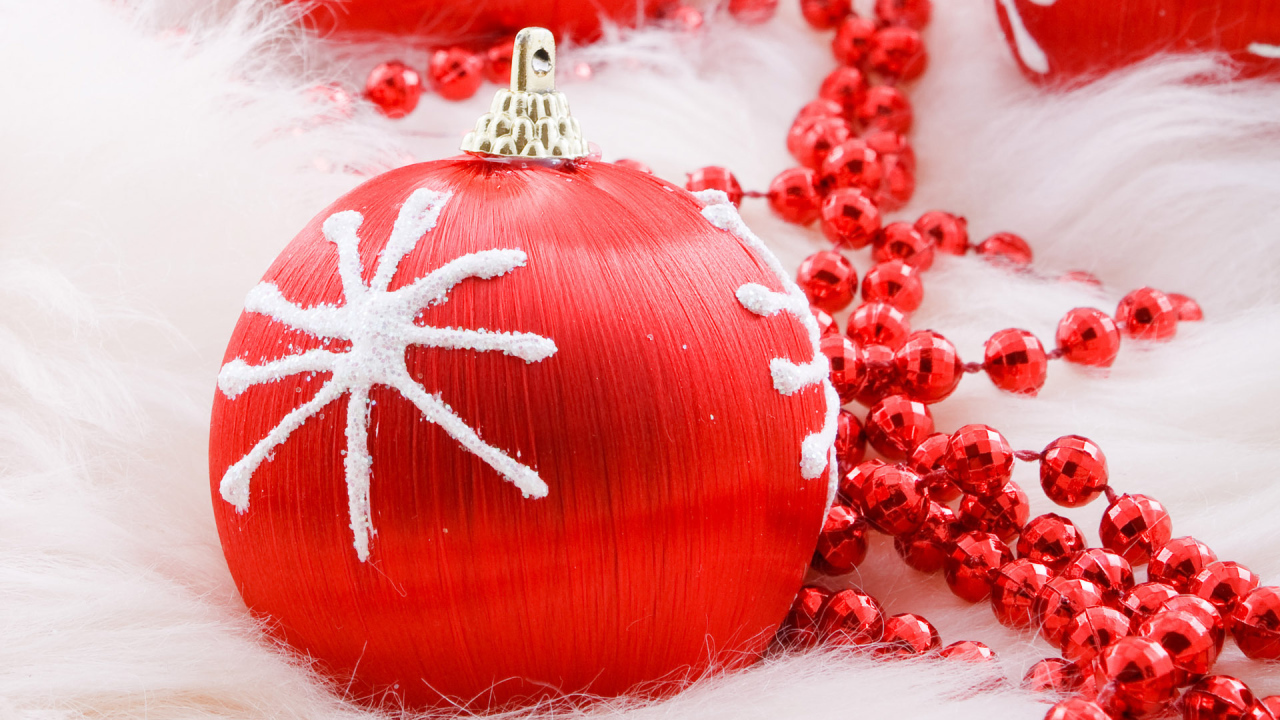 Праздничные игрушки