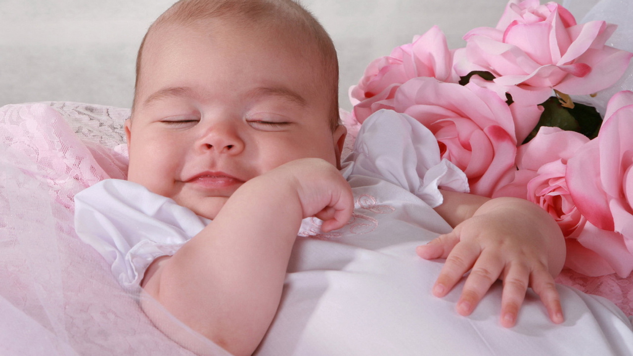 Засыпающая девочка