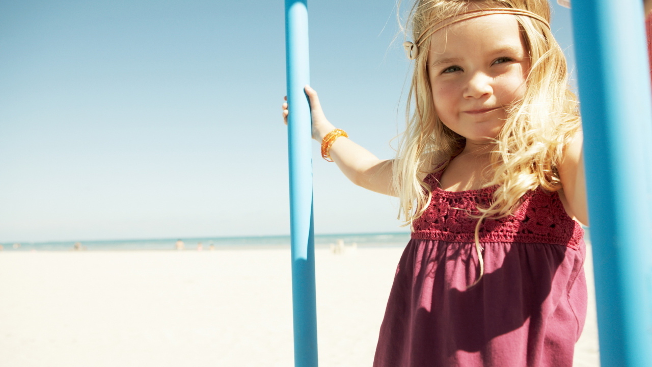 Девочка на пляже