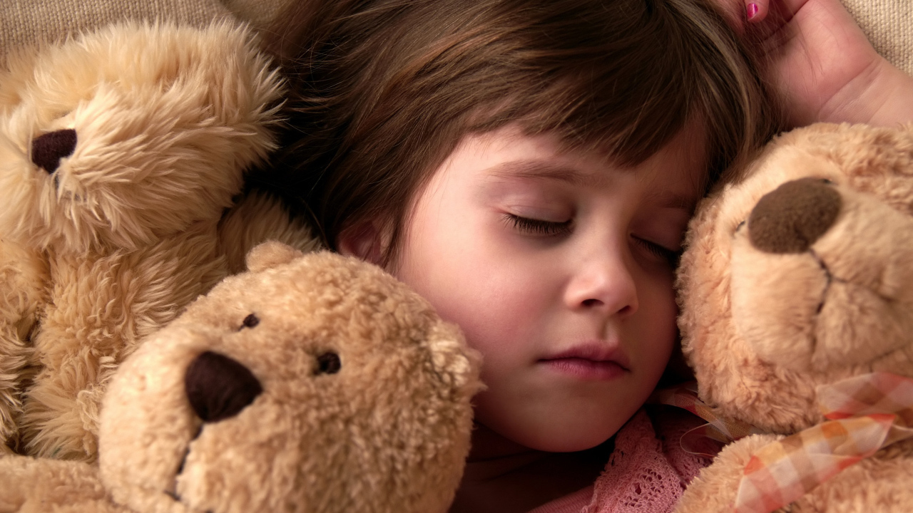 Спящая девочка