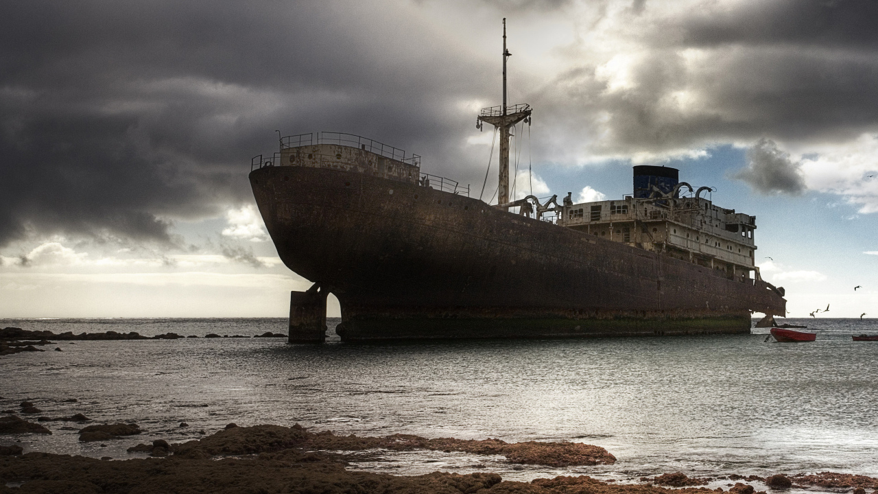 Старое судно