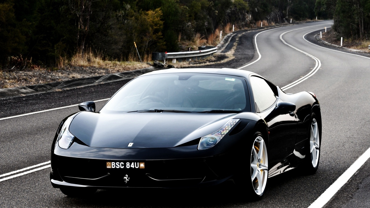 черная Феррари 458