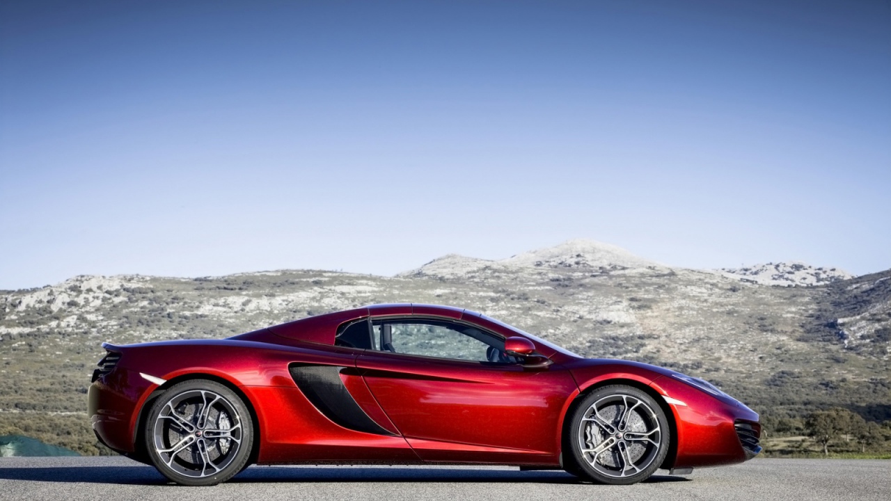Красный McLaren mp4 12c
