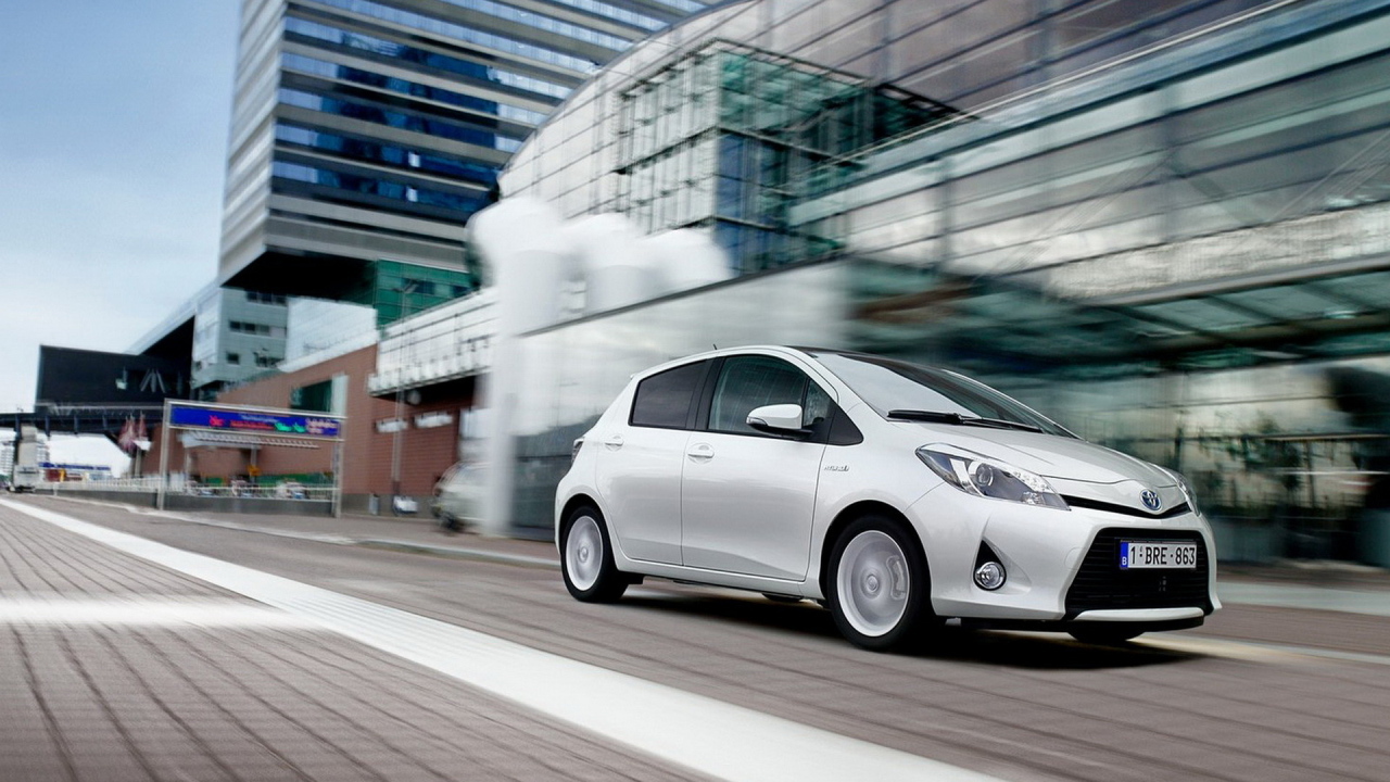 Toyota Yaris Hybrid 2013