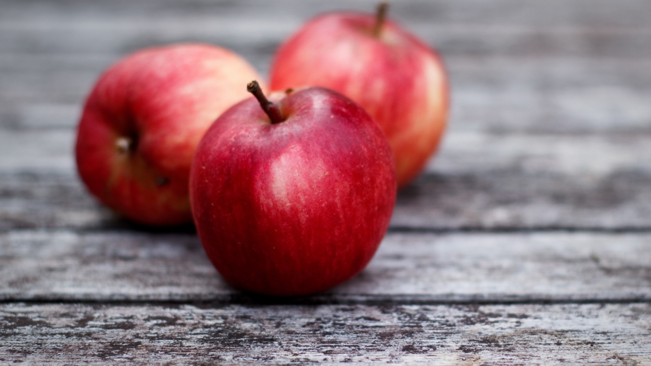 Три яблока