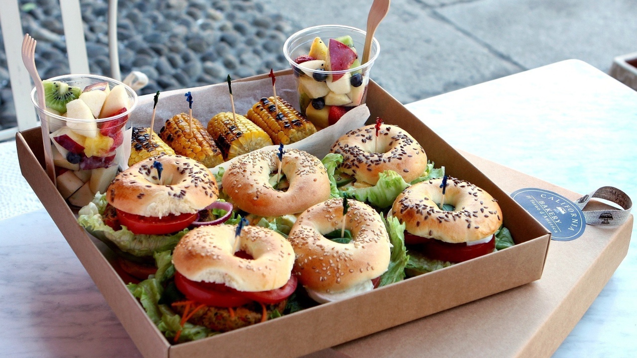 Гамбургеры и кукуруза