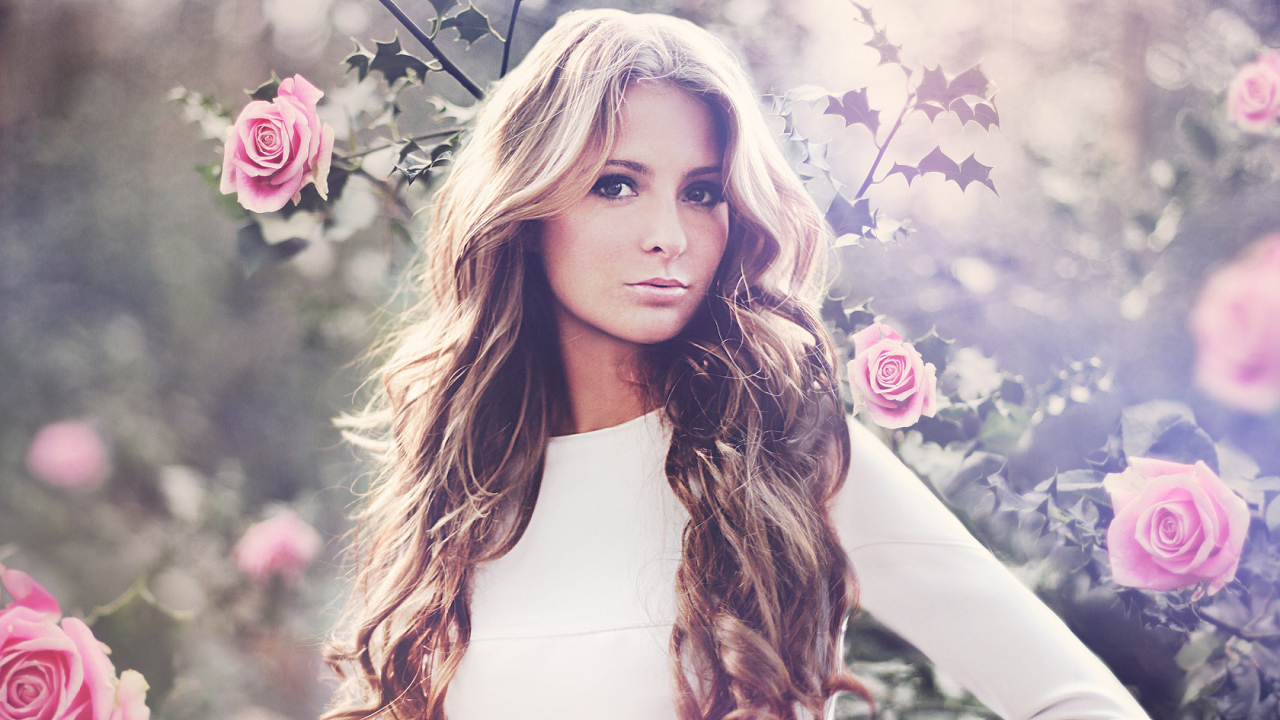 Красавица в розах