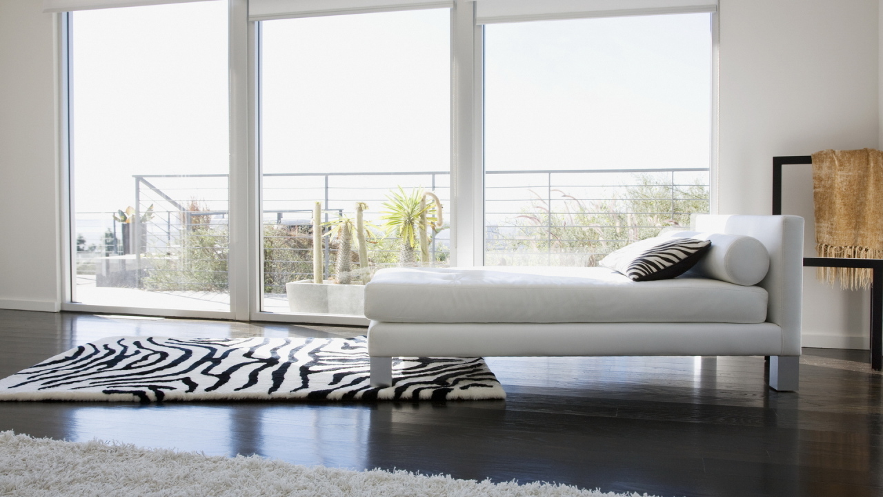 Белая спальная комната