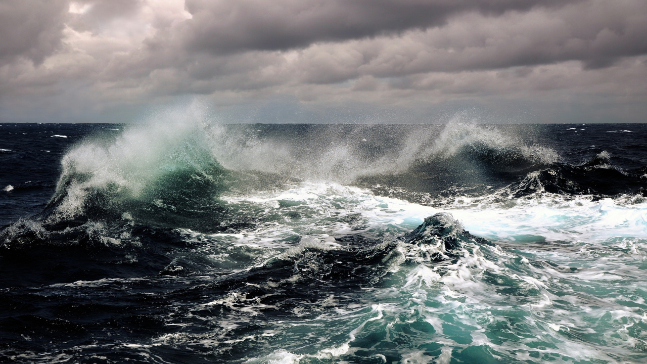 Неспокойное море