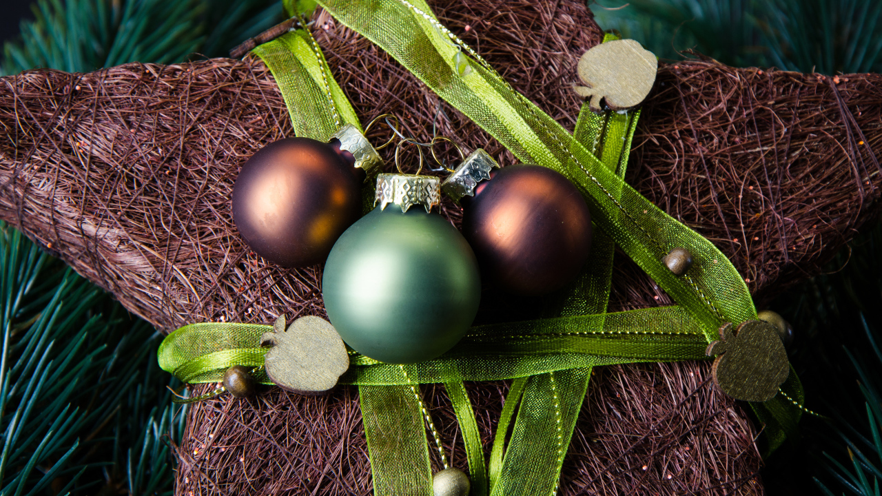 Звезда и шары для елки