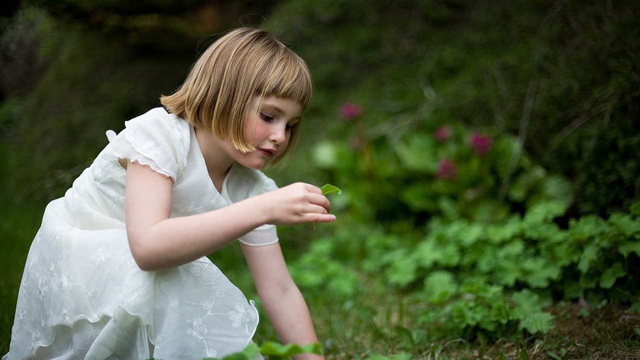 Девочка летом