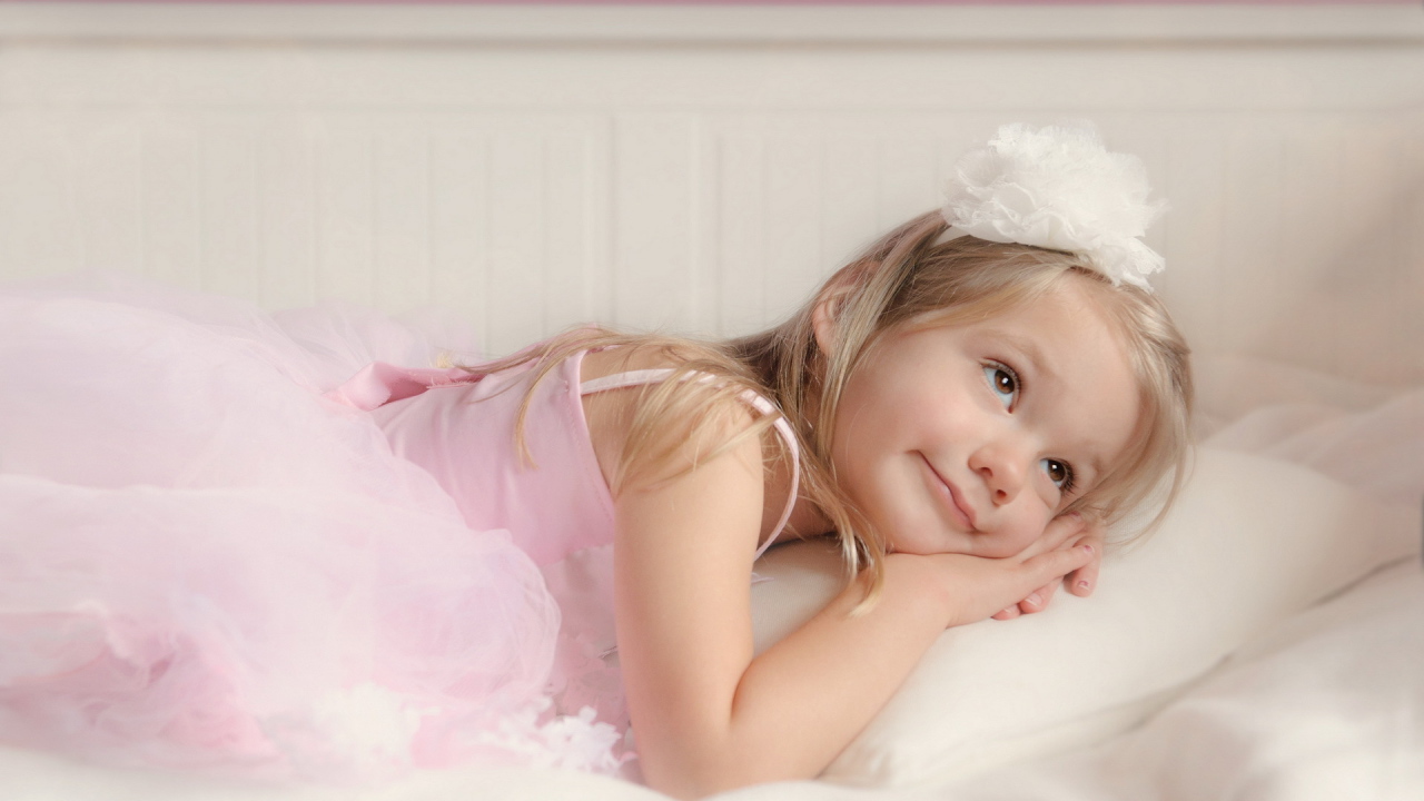 Девочка с бантиком