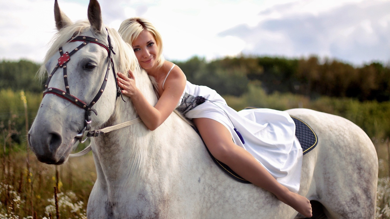 Верхом на лошади