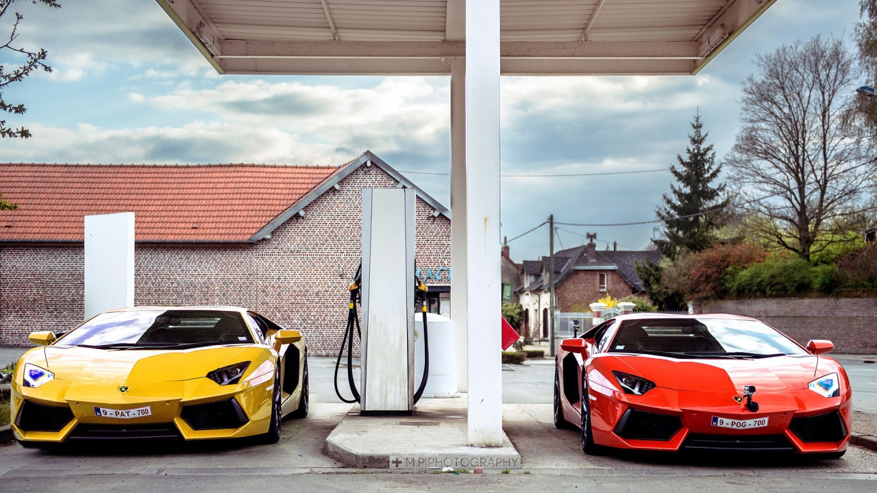 Два спорткара