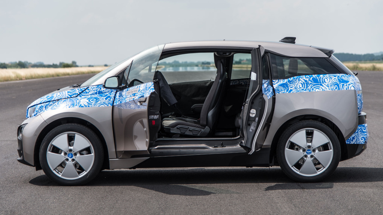 Прототип BMW i3 с открытыми дверями