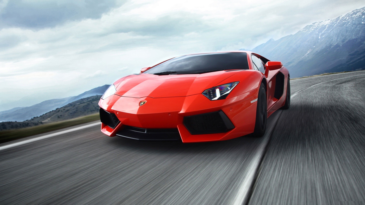 Lamborghini Aventador в движении