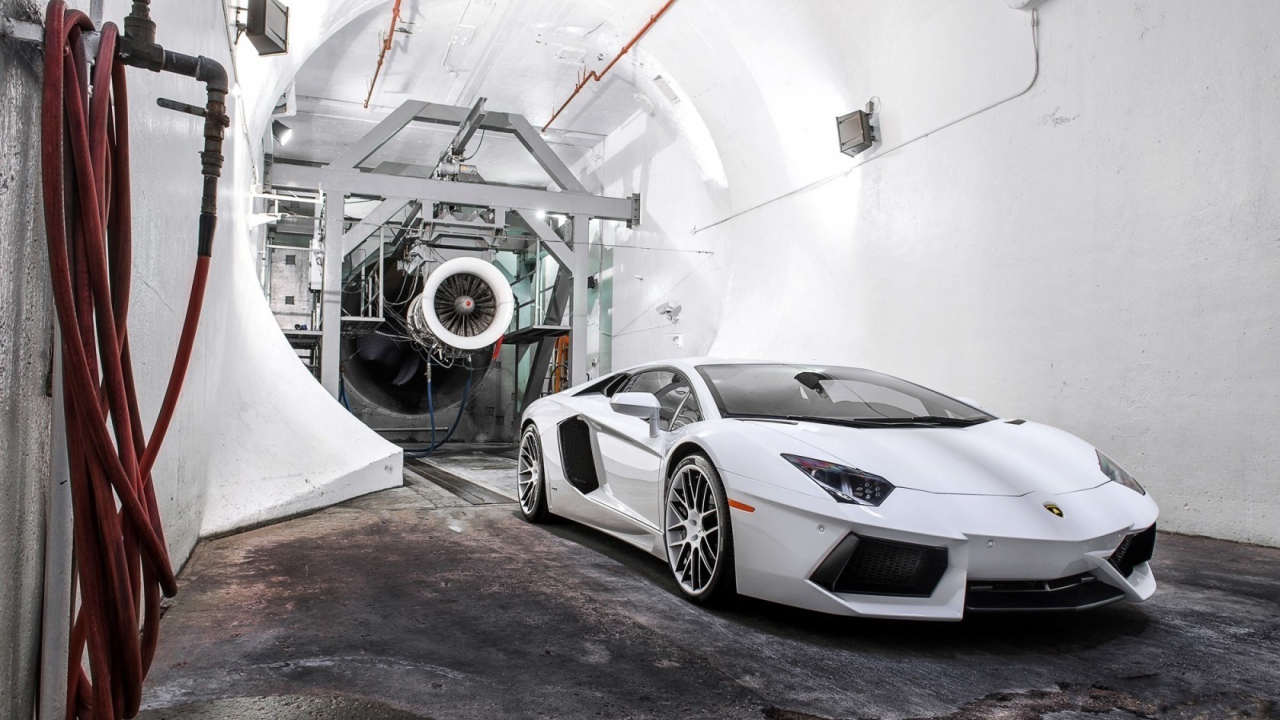 Lamborghini Aventador спортивный автомобиль