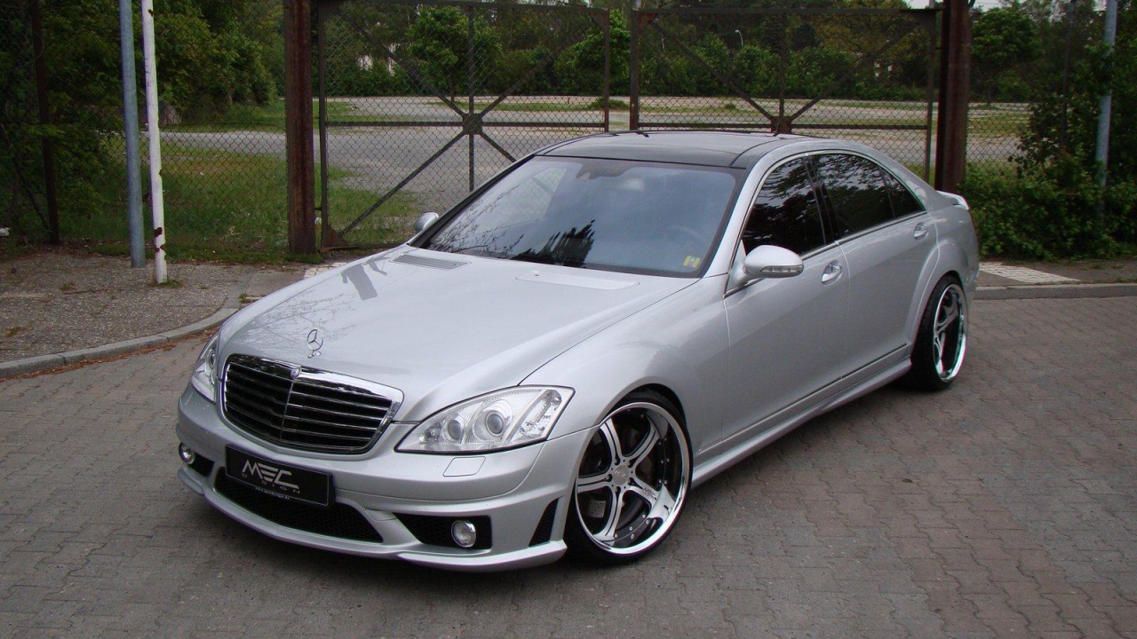 Серый Mercedes-Benz S65 AMG