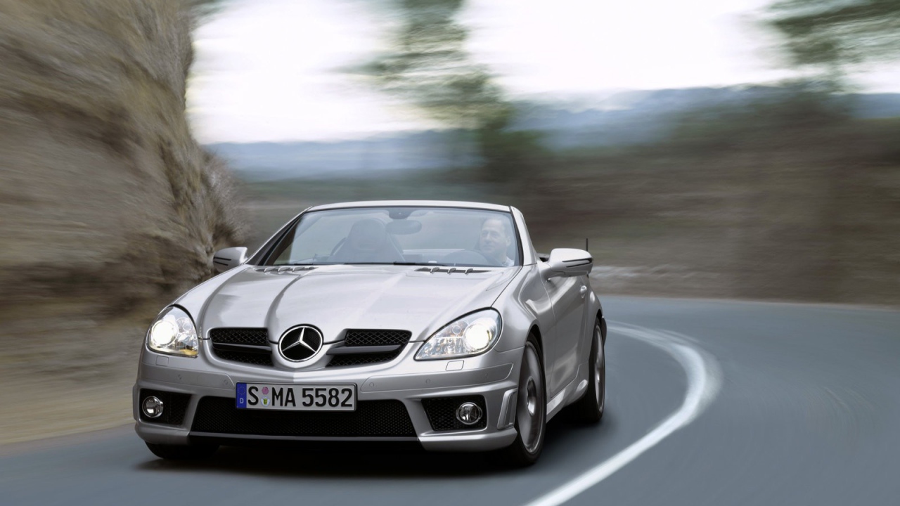 Мерседес бенц на повороте